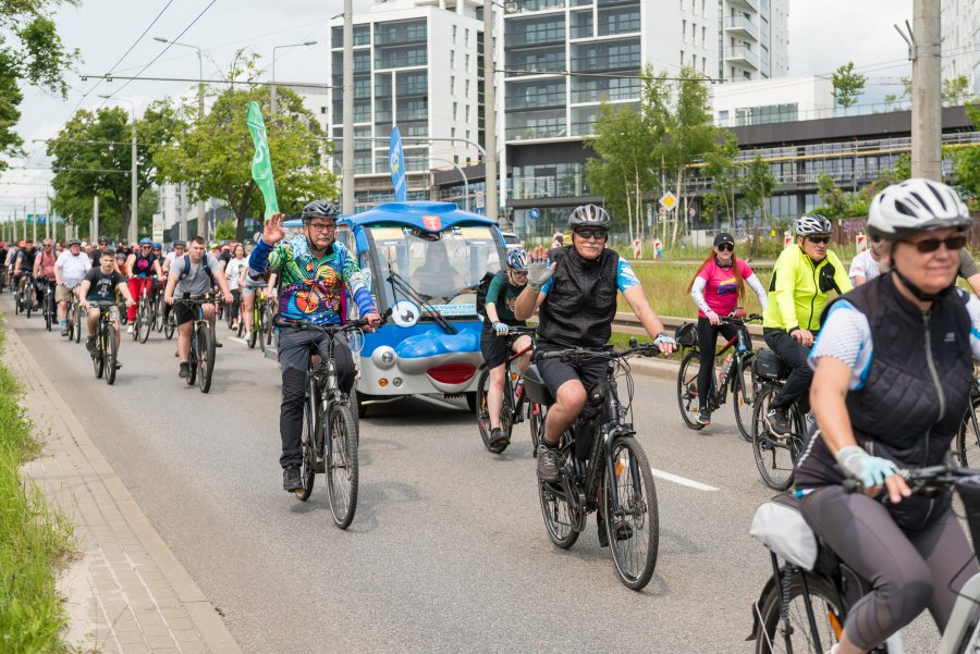 27. Pomorski Wielki Przejazd Rowerowy – peleton północny przejeżdża ulicami Gdyni (fot. Paweł Budziński)