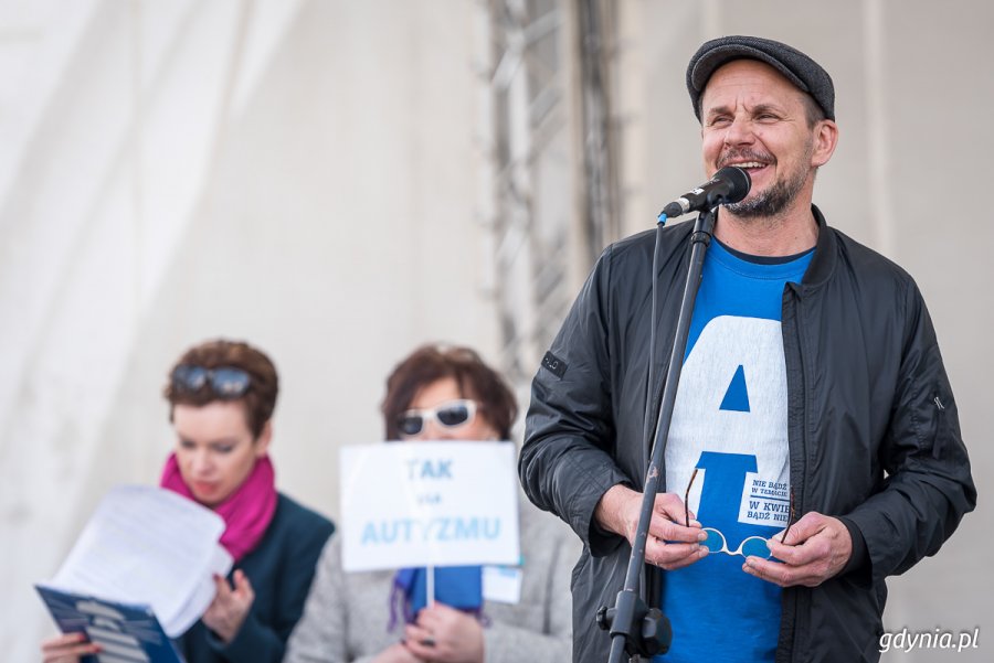 Obchody Światowego Dnia Wiedzy o Autyzmie na ulicach Gdyni // fot. D. Linkowski