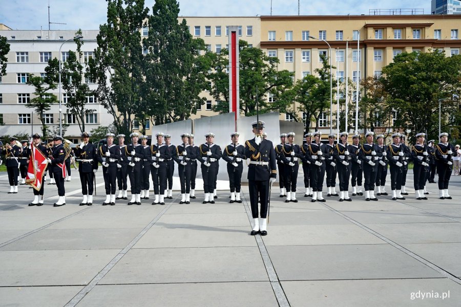 Kompania Reprezentacyjna Marynarki Wojennej podczas uroczystości z okazji 82. rocznicy wybuchu powstania warszawskiego (fot. Magdalena Czernek)