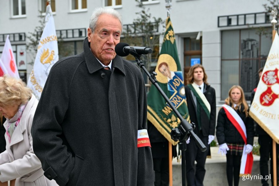 Andrzej Krajniak – członek zarządu stowarzyszenia Gdynian Wysiedlonych podczas uroczystości upamiętniających 84. rocznicę wysiedlenia ludności polskiej z Gdyni 