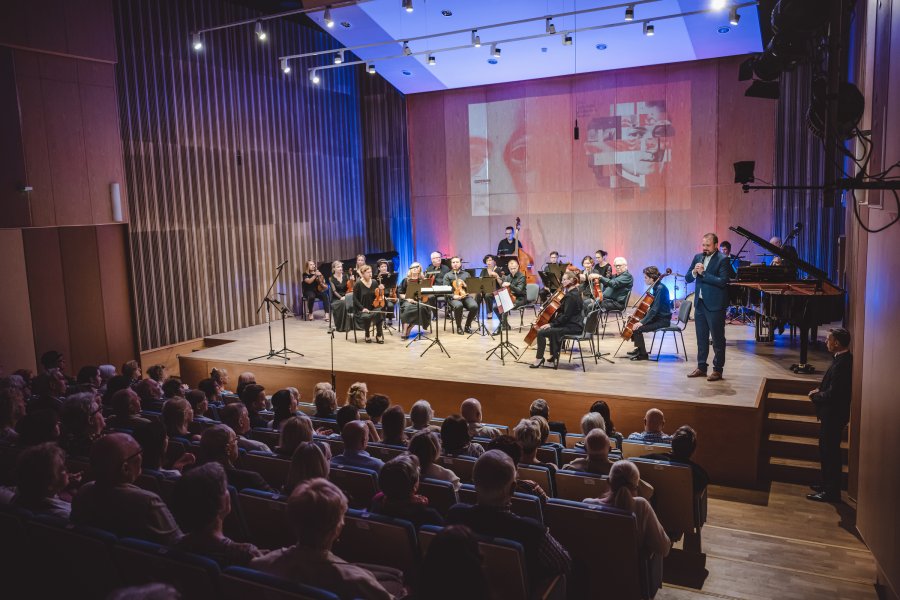 Ostatni, niedzielny koncert w ramach tegorocznego Gdynia Classica Nova, czyli występ Polskiej Filharmonii Kameralnej z Sopotu pod batutą maestro Wojciecha Rajskiego, fot. Tomasz Kamiński