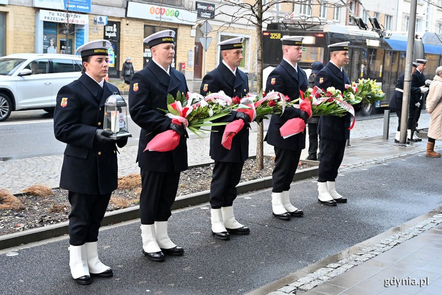 Asysta honorowa Marynarki Wojennej.