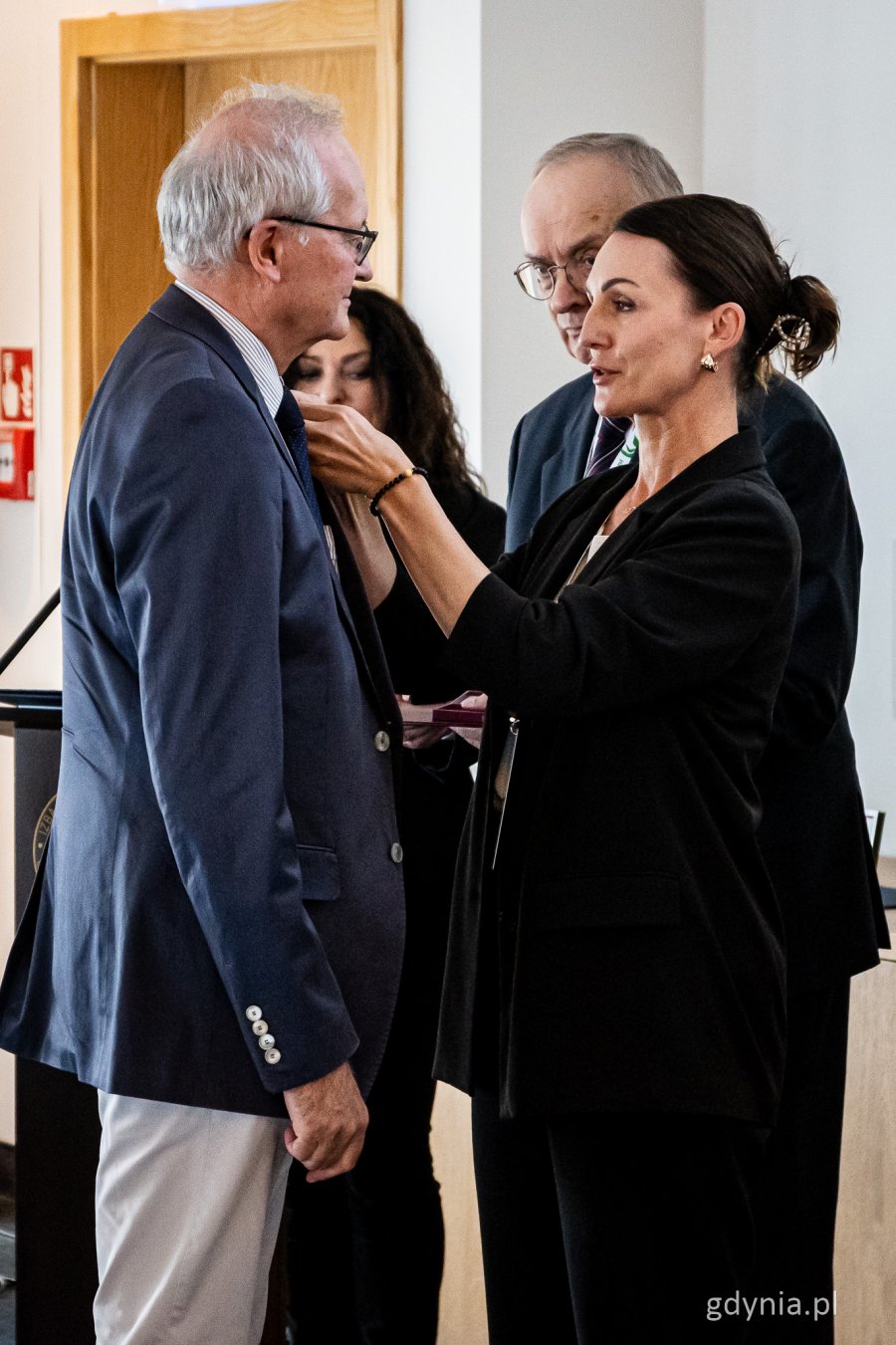 Jubileusz 90-lecia Izby Bawełny w Gdyni – odznaczenia wręcza wojewoda pomorska Beata Rutkiewicz (fot. Kamil Złoch)