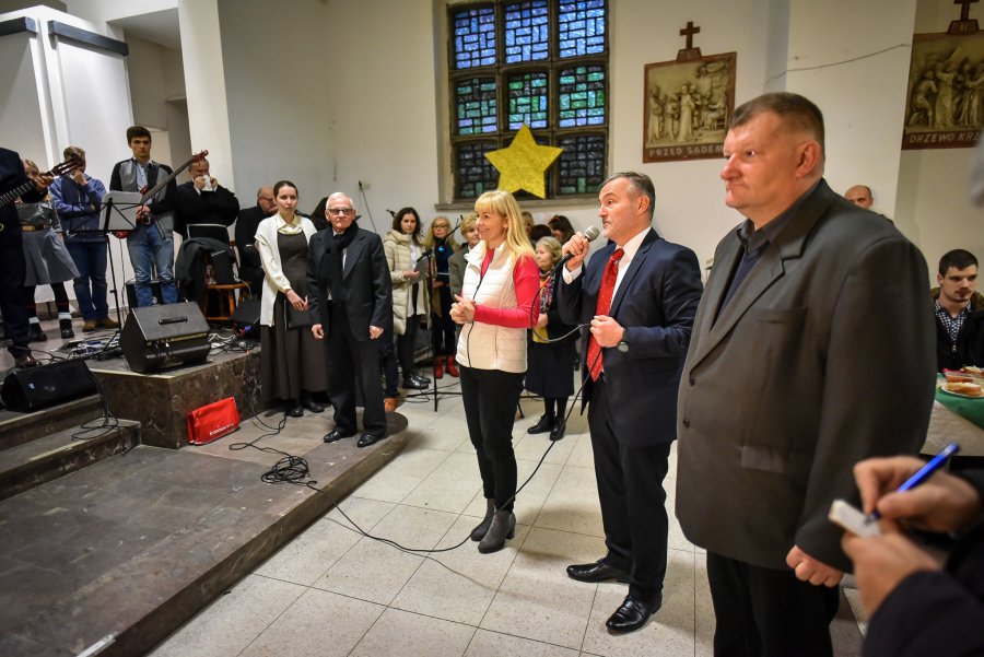 W wigilii wzięli udział m.in.: prezydent Wojciech Szczurek i radny Jarosław Kłodziński // fot. Dawid Linkowski