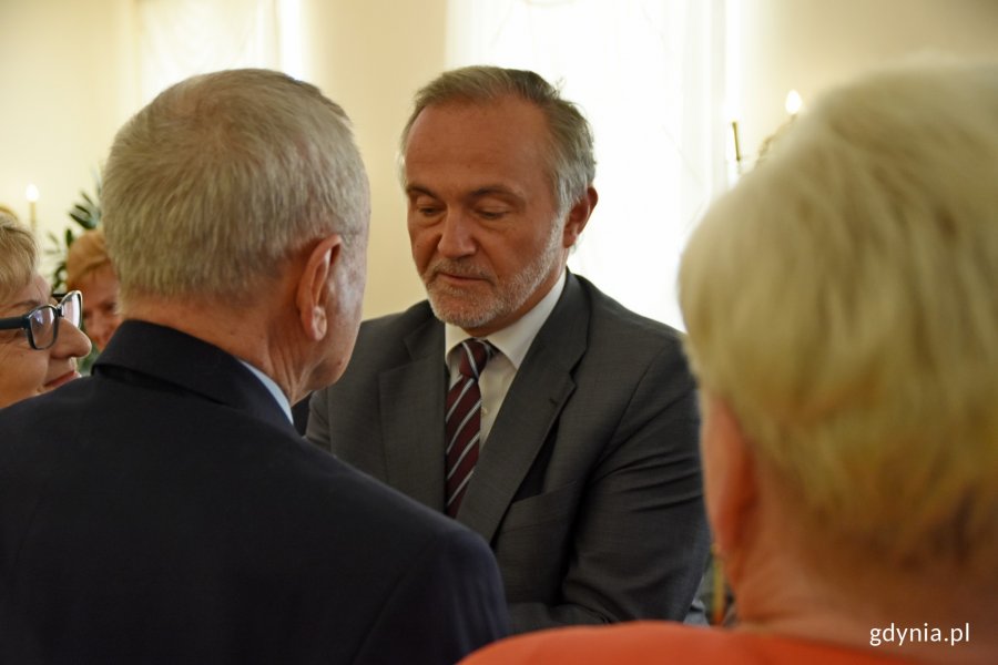 Pamiątkowe Medale za Długoletnie Pożycie Małżeńskie z rąk prezydenta Gdyni Wojciecha Szczurka odebrały kolejne gdyńskie pary // fot. Paweł Kukla