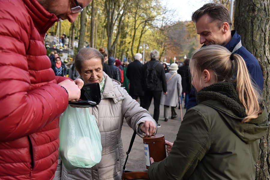 W Gdyni tradycyjnie odbywa się zbiórka pieniędzy na rzecz Hospicjum imienia św. Wawrzyńca, fot. M. Puszczewicz