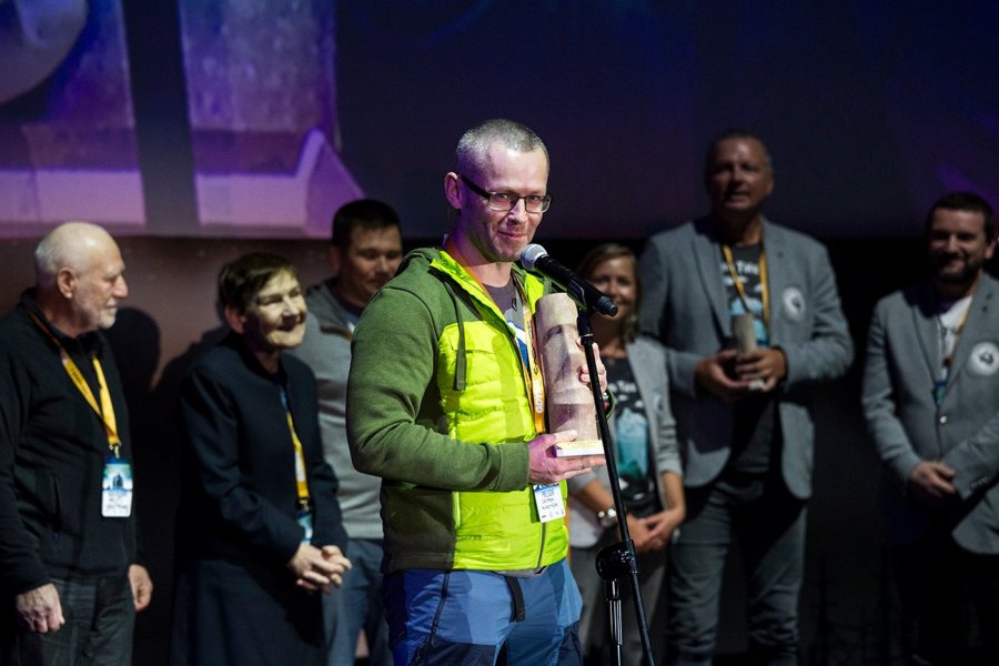 Sobota, drugi dzień, Szymon Kuczyński, laureat Kolosa za rok 2018 w kategorii "Żeglarstwo", fot. Przemysław KozłowskiSobota, drugi dzień Ogólnopolskich Spotkań Podróżników, Żeglarzy i Alpinistów oraz wręczenie pierwszych Kolosów, fot. Przemysław KozłowskiSobota, drugi dzień Ogólnopolskich Spotkań Podróżników, Żeglarzy i Alpinistów oraz wręczenie pierwszych Kolosów, fot. Przemysław Kozłowski