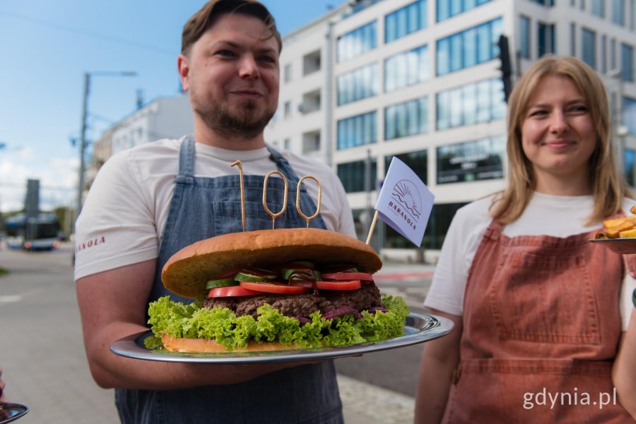 Jeden z gdyńskich restaurator&oacute;w w trakcie kręcenia lipduba