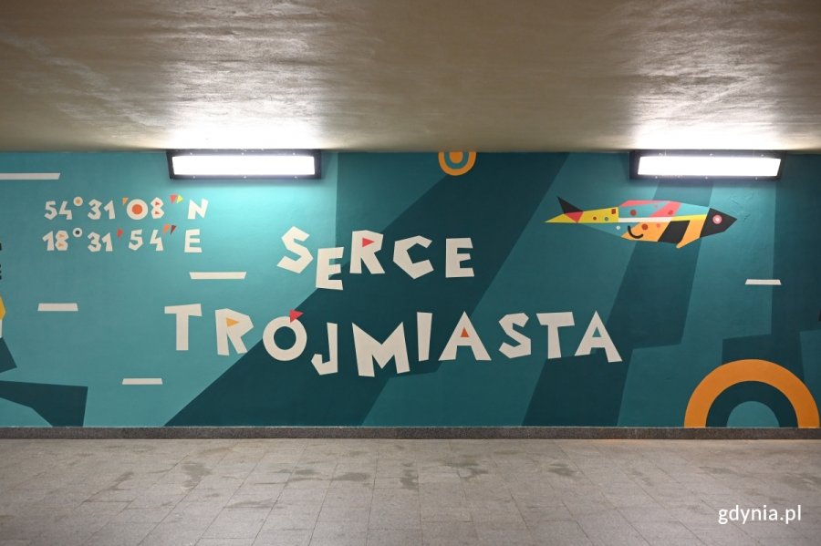 Nowy mural zdobi już przejście podziemne na Wzg&oacute;rzu św. Maksymiliana. (fot. Łukasz Kamasz/gdynia.pl)