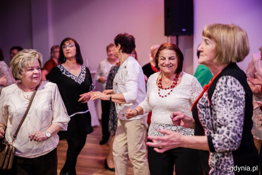 Tańczący seniorzy