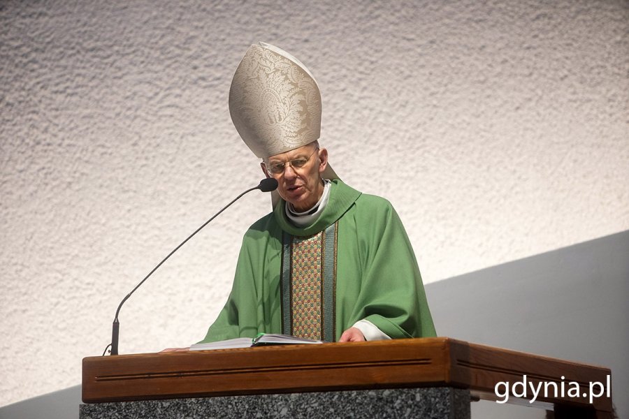 Mszy urodzinowej w intencji miasta przewodniczył ks. infułat dr Edmund Skalski – proboszcz parafii pw. Najświętszej Maryi Panny Królowej Polski 