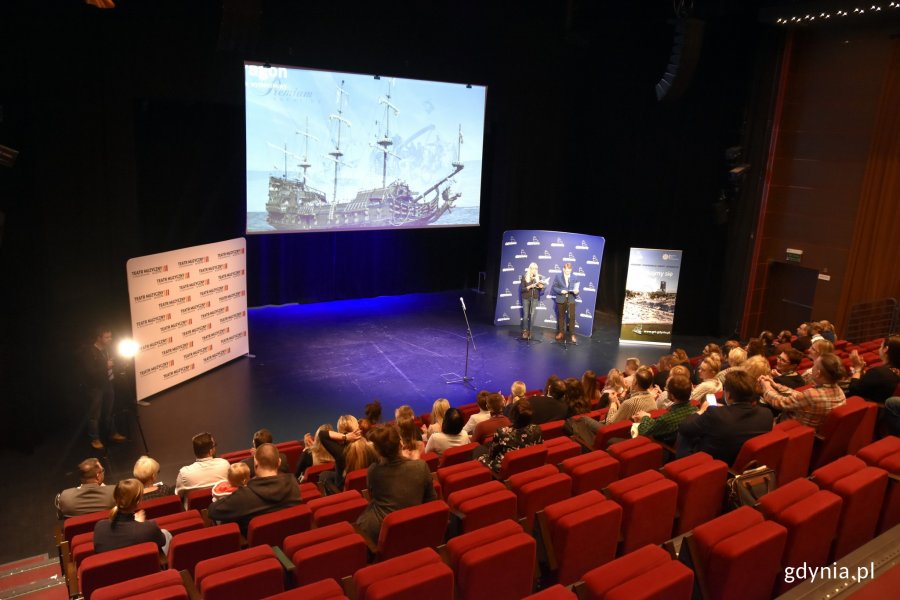 Oficjalne rozpoczęcie imprezy "Spotkajkmy się w Gdyni" odbyło się w Teatrze Muzycznym im. Danuty Baduszkowej /fot. Paweł Kukla