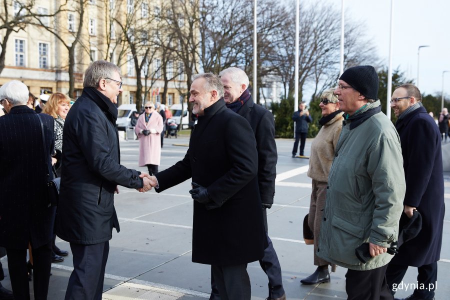 Uroczystości oficjalne pod pomnikiem Polski Morskiej z okazji 93. rocznicy nadania praw miejskich, fot. Dawid Linkowski