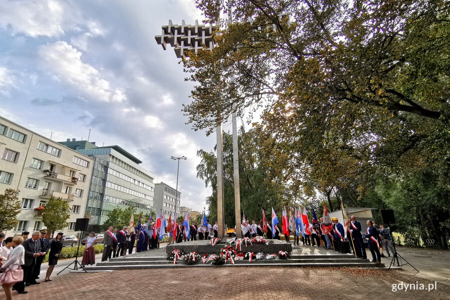 Sobotnie uroczystości pod pomnikiem, fot. Michał Puszczewicz
