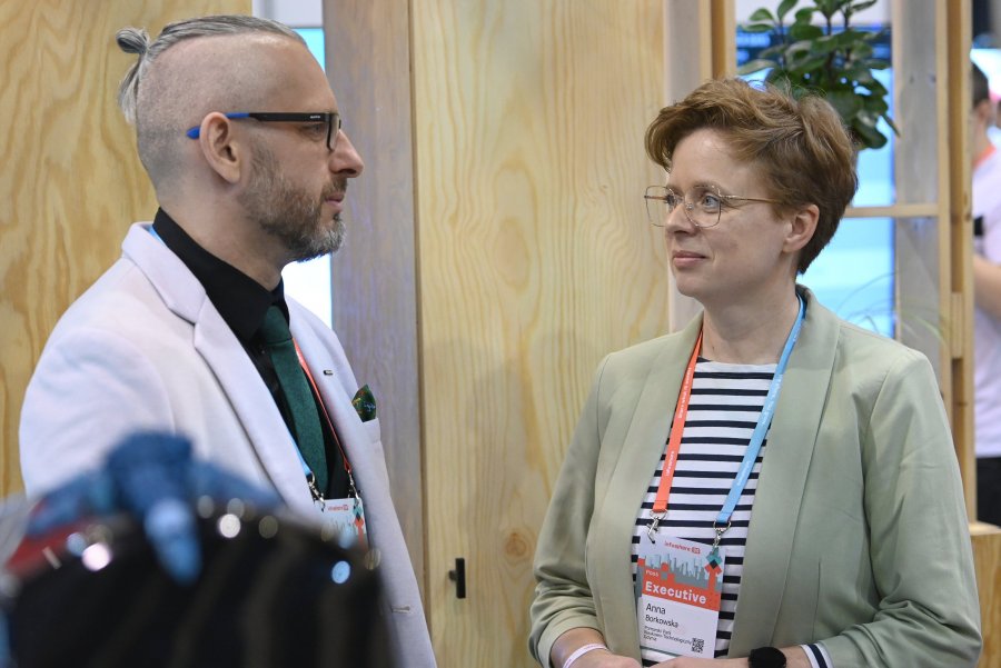Dyrektorka PPNT Gdynia Anna Borkowska i Paweł Korycki ze Sprzedajfirme.com