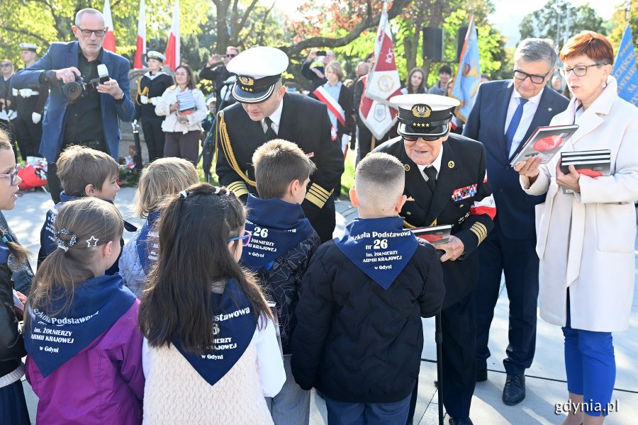  Dzień Polskiego Państwa Podziemnego – uroczystości z okazji 86. rocznicy jego utworzenia pod Pomnikiem Armii Krajowej w Gdyni (fot. Michał Puszczewicz)