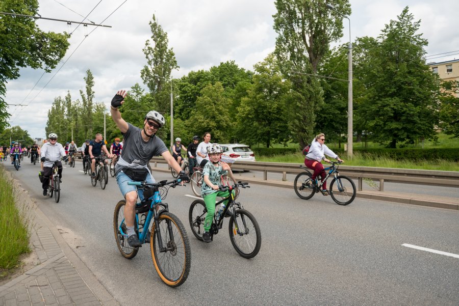 27. Pomorski Wielki Przejazd Rowerowy – peleton północny przejeżdża ulicami Gdyni (fot. Paweł Budziński)