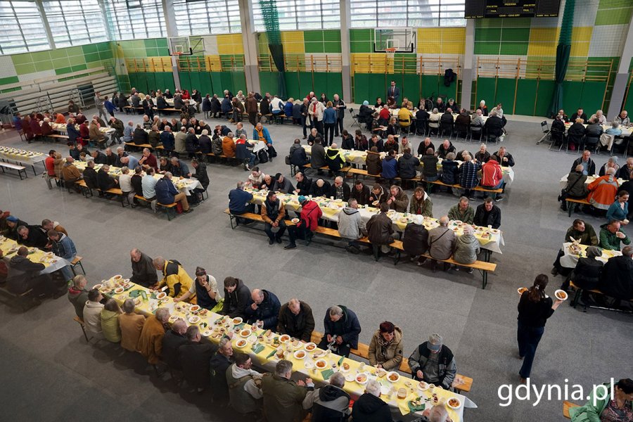 Gdyńskie śniadanie wielkanocne dla samotnych i potrzebujących. Fot. Mirosław Pieślak