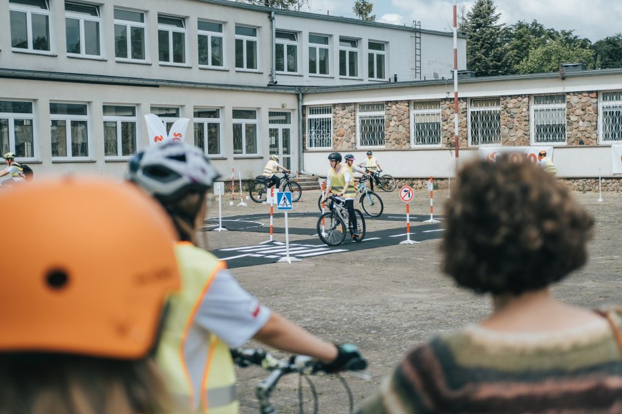 Uczniowie SP8 na rowerach