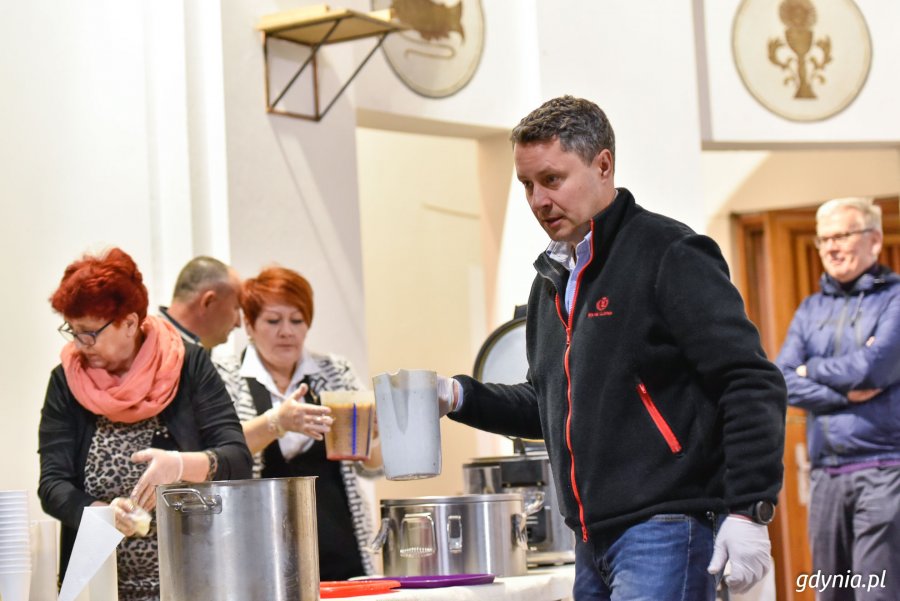 Gdyńskie śniadanie wielkanocne dla samotnych i potrzebujących, fot. Dawid Linkowski