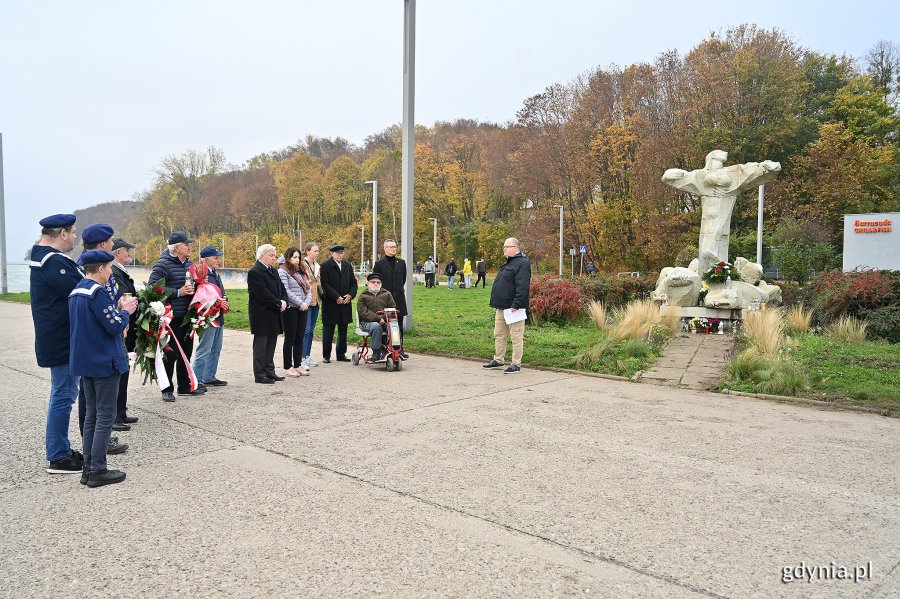 Uroczystości ku pamięci zaginionych i zmarłych na morzu przy pomniku „Zaginionych na morzu” w Gdyni, fot. Michał Puszczewicz