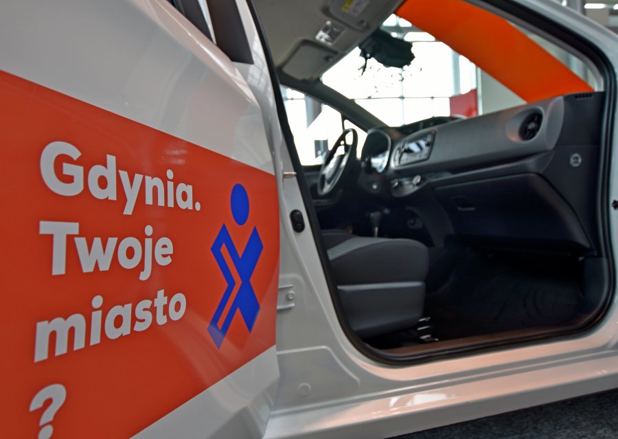 Nowa, hybrydowa Toyota Yaris - główna nagroda w gdyńskiej loterii - już 7 kwietnia pojawi się na ekspozycji w Centrum Riviera, fot. Kamil Złoch