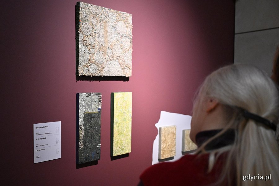 Obrazy na ścianie Janusza Osickiego