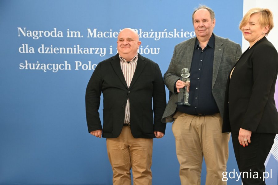 Na zdjęciu (od lewej): członek jury Jerzy Haszczyński, laureat  Paul Flückiger, sekretarz Gdańska Danuta Janczarek (fot. Magdalena Starnawska) 