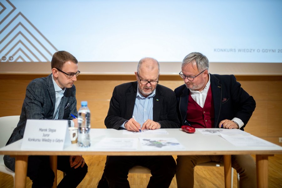 Jurorzy konkursu od prawej: Wojciech Jankowski, Marek Stępa, Dawid Gajos / fot. Uniwersytet WSB Merito Gdynia