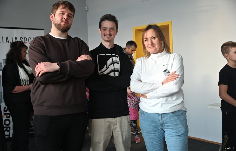 Jedna kobieta i dwóch mężczyzn