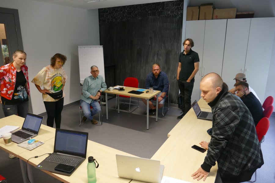 Sławomir Pultyn – operator, fotograf i reżyser, wykładowca w gdyńskiej filmówce, Filip Marczewski – reżyser i scenarzysta, wykładowca Szkoły Wajdy i Gdyńskiej Szkoły Filmowej, Jan Majle – copywriter, autor wielu kampanii reklamowych, odpowiedzialny za kreację komunikacji czołowych marek obecnych na polskim rynku oraz finaliści konkursu "Morze mnie kręci" na warsztatach w Gdyńskiej Szkole Filmowej // fot. ARG