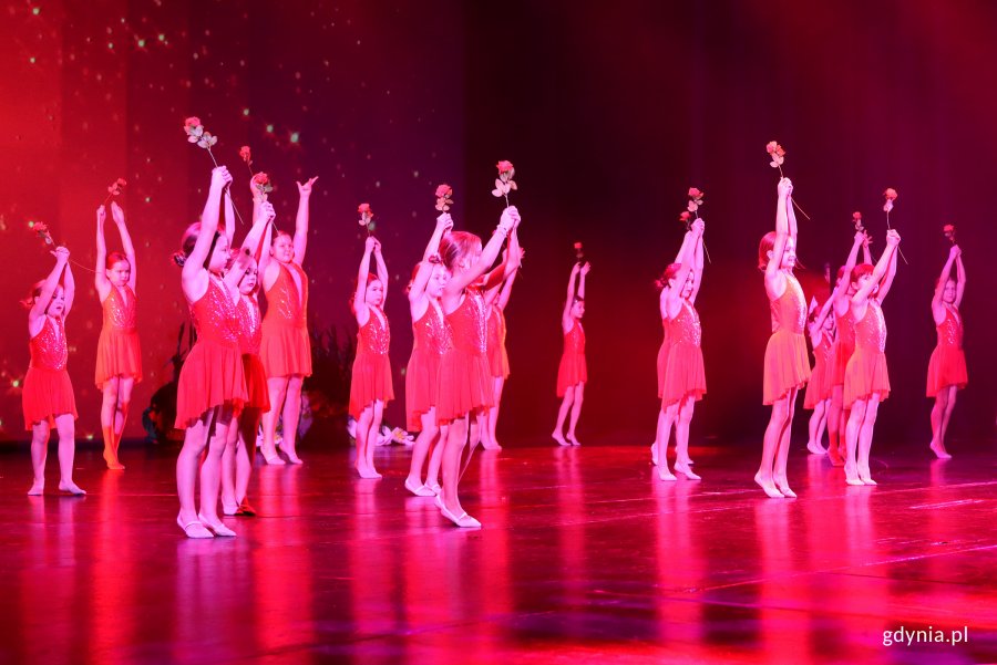 Koncert „Sekrety Zimowego Wiatru” w wykonaniu młodzieży z gdyńskiego MDK'u na scenie Teatru Muzycznego w Gdyni (fot. Katarzyna Balcerzak)