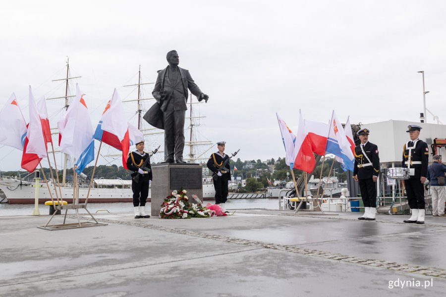 W niedzielę, 23 lipca, z okazji 160. rocznicy urodzin Tadeusza Wendy, pod jego pomnikiem odbyły się uroczystości z wojskową asystą honorową. Fot. Karol Stańczak 