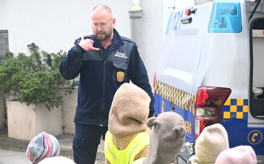 Strażnik Miesjki z dziećmi 