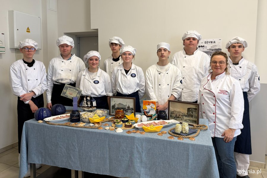 Uroczyste obchody 100-lecia Gdyni w ZSHG (fot. Katarzyna Balcerzak)