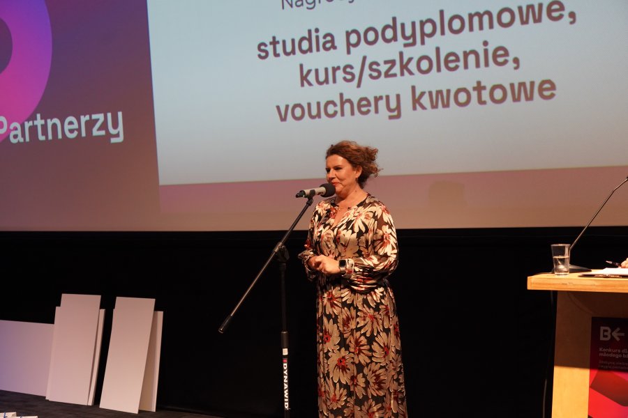 Kobieta na scenie