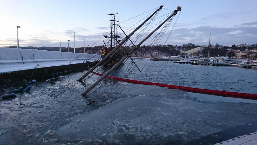 Zatonął zabytkowy jacht w gdyńskiej marinie // mat.prasowe