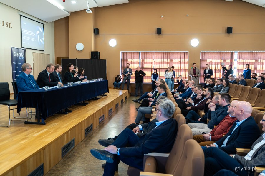 Wyjazdowe posiedzenie Pomorskiego Zespołu Parlamentarnego i wojew&oacute;dzkiego zespołu z samorządowcami i przedsiębiorcami w Wejherowie (fot. Kamil Złoch)