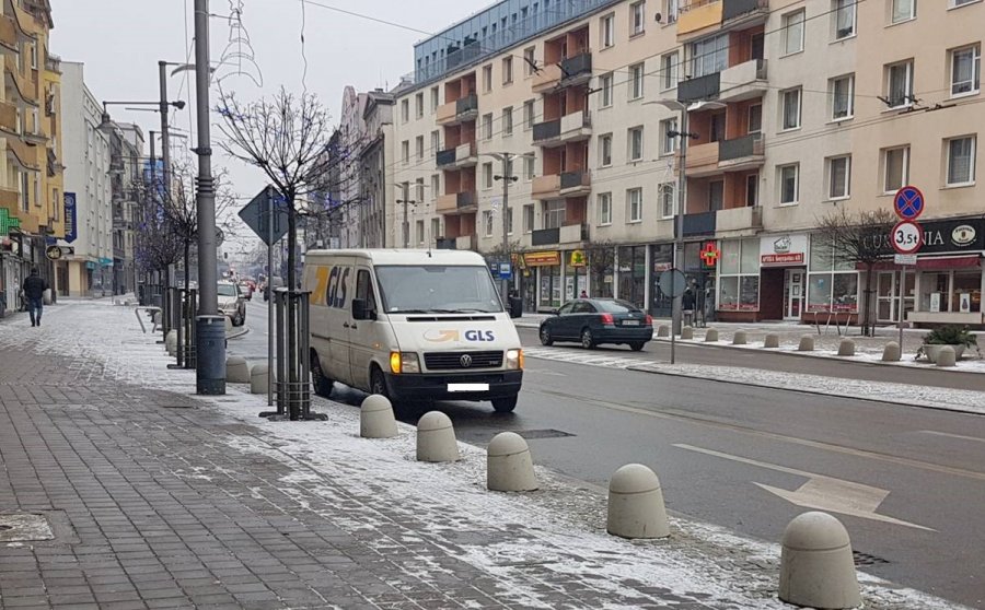 Utrudnienia w ruchu to do tej pory jeden z najbardziej odczuwalnych skutków braku miejsc dla dostawców w centrum Gdyni, fot. ZDiZ