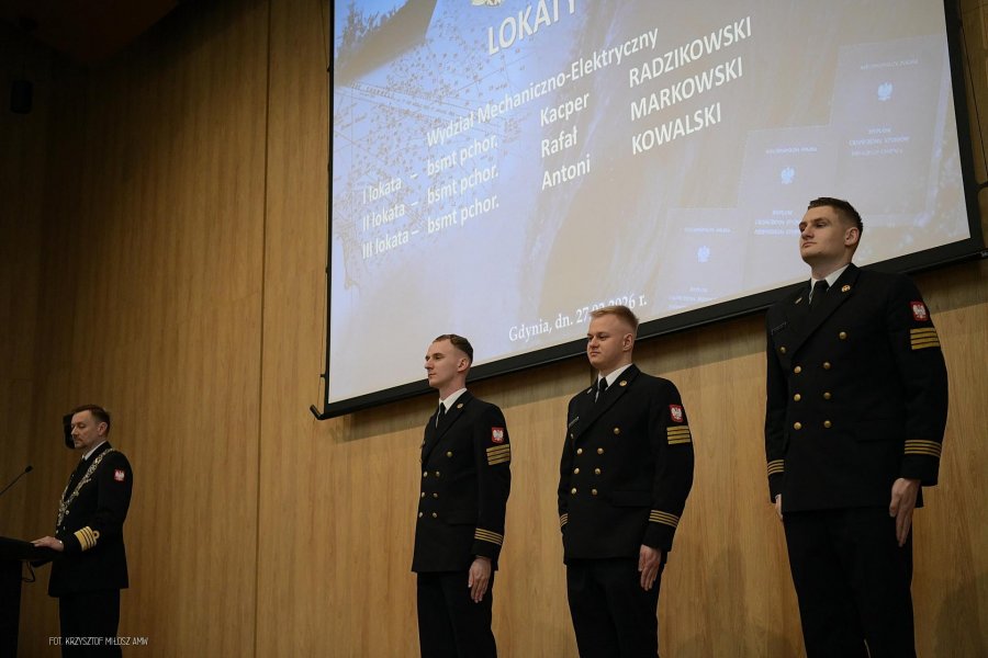 Absolwenci AMW(fot. Krzysztof Miłosz / Akademia Marynarki Wojennej w Gdyni)