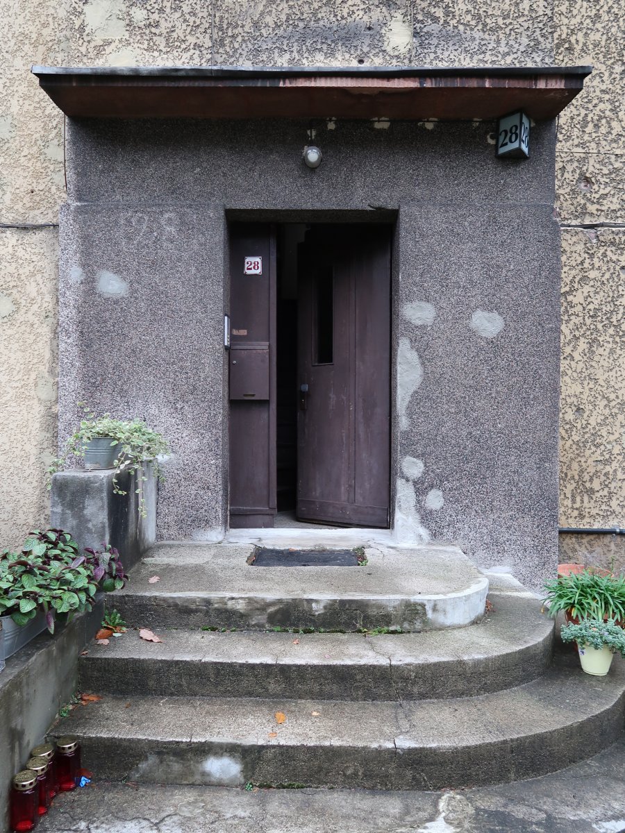 Wejście do budynku, ul. Olsztyńska 28