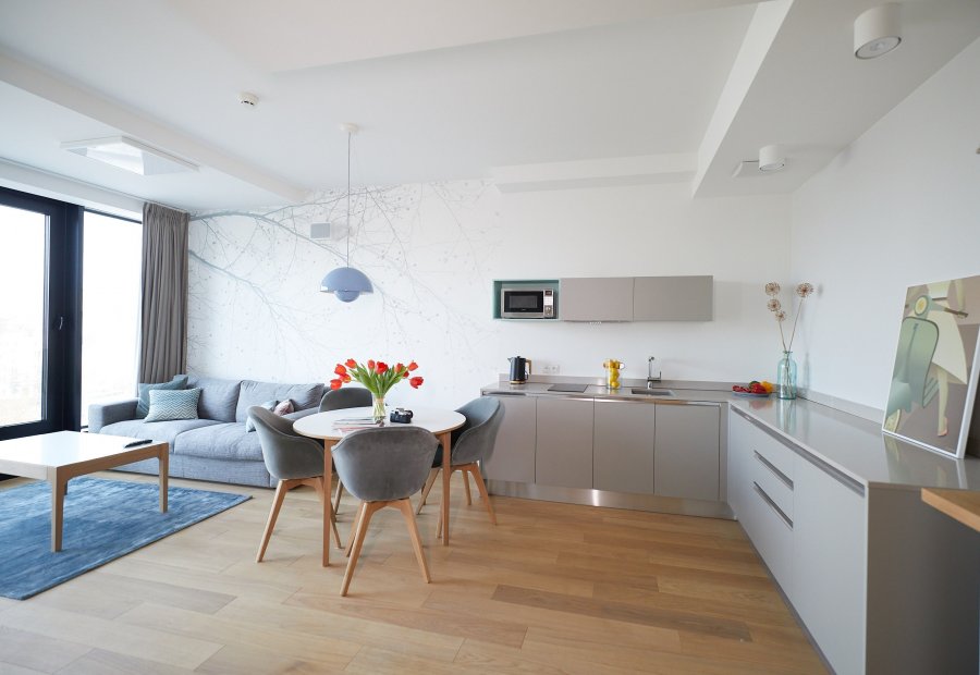 By the Sea Apartments, salon z aneksem kuchennym