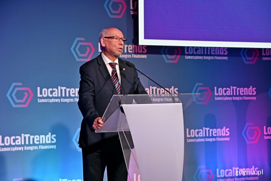 Europoseł Janusz Lewandowski podczas Samorządowego Kongresu Finansowego „Local Trends”