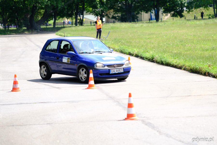 Rajd Matek i zabytkowe samochody można było podziwiać przed Akwarium Gdyńskim