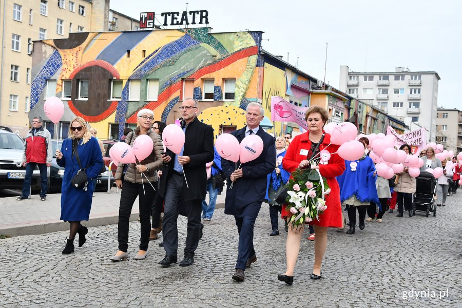 W marszu wzięli udział m.in. wiceprezydent Gdyni Michał Guć oraz przewodnicząca gdyńskiej Rady Miasta Joanna Zielińska // fot. Michał Puszczewicz