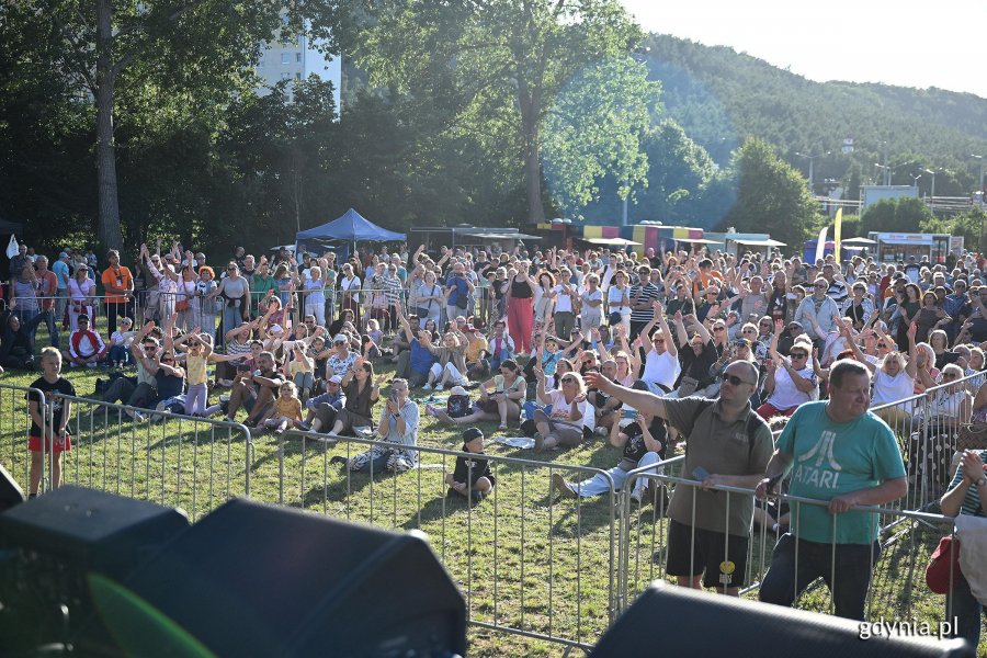 Koncert Teatru Muzycznego &bdquo;Zaczęło się od morza!&rdquo; dla mieszkańc&oacute;w Gdyni. (fot. Michał Puszczewicz/gdynia.pl) 
