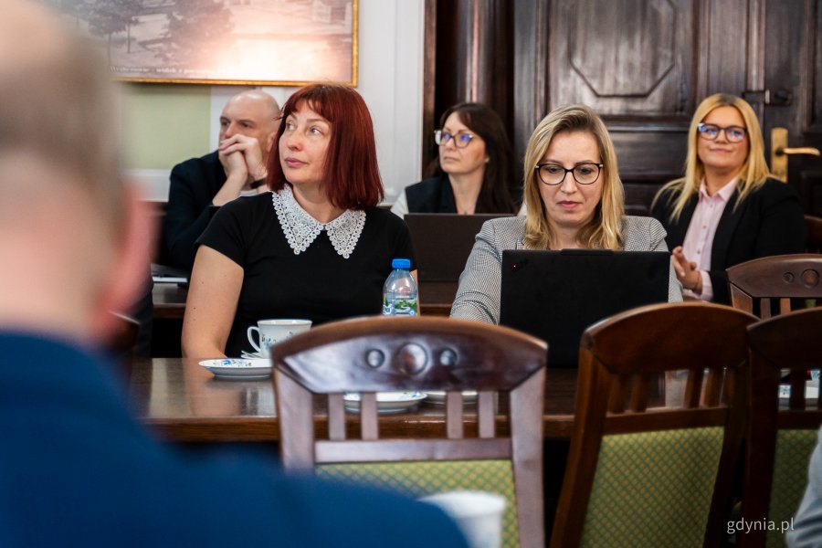 Spotkanie Obszaru Metropolitalnego Gdańsk-Gdynia-Sopot w Wejherowie. W&oacute;jt gminy Kosakowo Eunika Niemc i Sylwia Szumielewicz-Tobiasz z Urzędu Gminy Kosakowo (fot. Kamil Złoch)