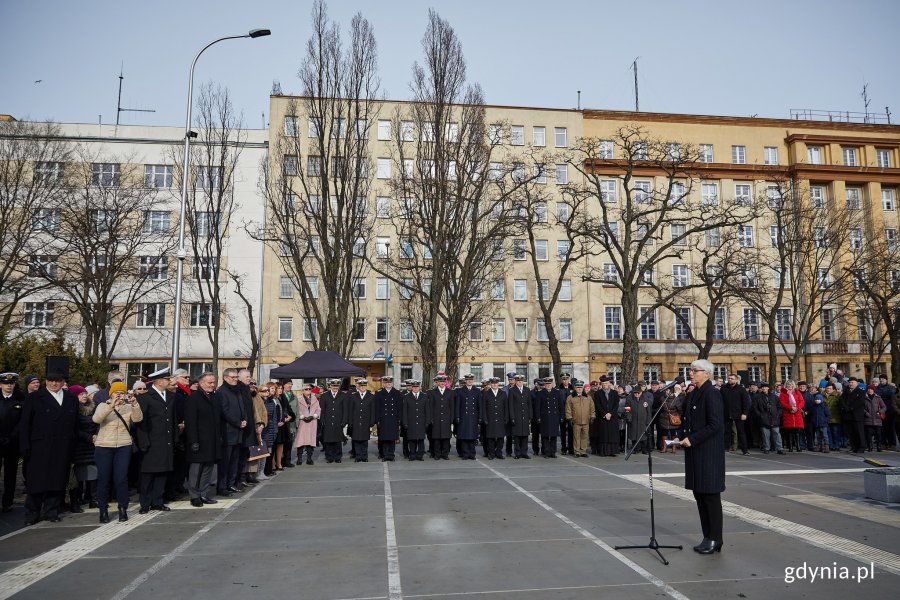 Uroczystości oficjalne pod pomnikiem Polski Morskiej z okazji 93. rocznicy nadania praw miejskich, fot. Dawid Linkowski