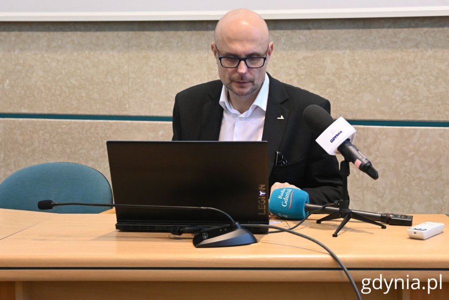 Bartłomiej Austen, wiceprezydent Gdyni podczas spotkania z mieszkańcami (fot. Magdalena Starnawska)