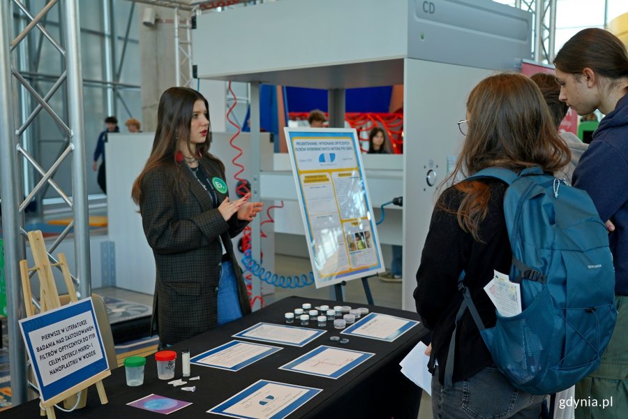 Jedno ze stoisk kół naukowych na ScienceCom 2025 